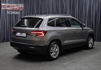 Подержанный автомобиль Skoda Karoq 2020 года (5 фото)