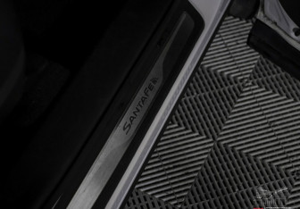 Подержанный автомобиль Hyundai Santa Fe 2017 года (17 фото)