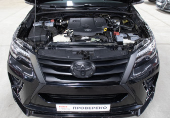 Подержанный автомобиль Toyota Fortuner 2017 года (9 фото)