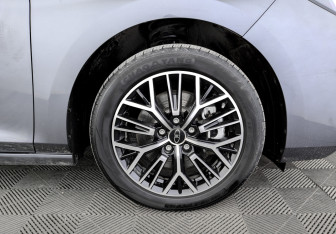 Подержанный автомобиль Москвич 6 2024 года (18 фото)