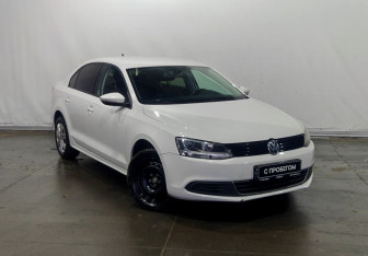 Подержанный автомобиль Volkswagen Jetta Sedan 2014 года (3 фото)