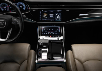 Подержанный автомобиль Audi Q7 2021 года (20 фото)