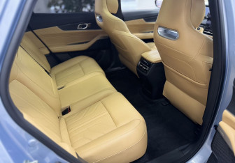 Подержанный автомобиль Changan UNI-K 2023 года (19 фото)