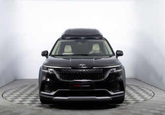 Подержанный автомобиль Kia Carnival 2021 года (2 фото)