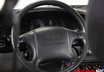 Подержанный автомобиль Kia Spectra Sedan 2006 года (11 фото)