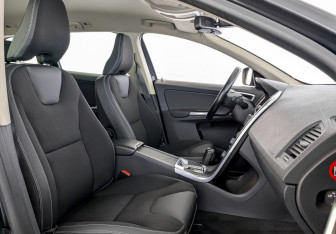 Подержанный автомобиль Volvo XC60 2012 года (23 фото)