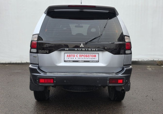 Подержанный автомобиль Mitsubishi Pajero Sport 2005 года (6 фото)