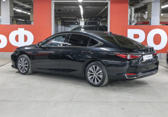 Подержанный автомобиль Lexus ES 2020 года (7 фото)
