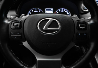 Подержанный автомобиль Lexus NX 2018 года (10 фото)