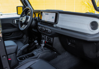 Подержанный автомобиль Jeep Wrangler 2025 года (8 фото)