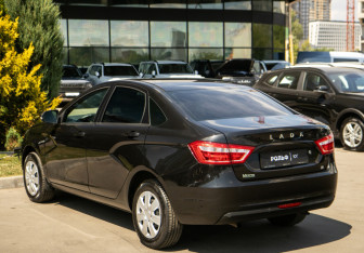 Подержанный автомобиль LADA (ВАЗ) Vesta Sedan 2016 года (5 фото)