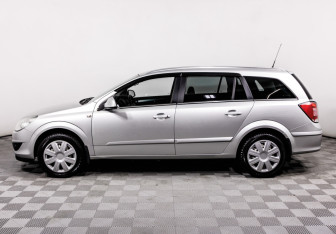 Подержанный автомобиль Opel Astra Wagon 2014 года (8 фото)