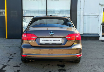 Подержанный автомобиль Volkswagen Jetta Sedan 2011 года (6 фото)
