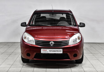 Подержанный автомобиль Renault Sandero 2010 года (2 фото)