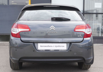 Подержанный автомобиль Citroen C4 Hatchback 2012 года (6 фото)