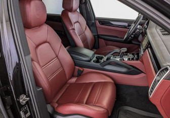 Подержанный автомобиль Porsche Cayenne 2018 года (24 фото)