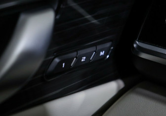 Подержанный автомобиль Geely Monjaro 2022 года (18 фото)