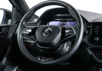 Подержанный автомобиль Skoda Rapid Liftback 2021 года (12 фото)