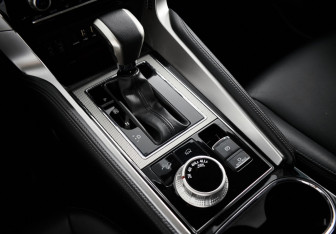 Подержанный автомобиль Mitsubishi Pajero Sport 2022 года (15 фото)