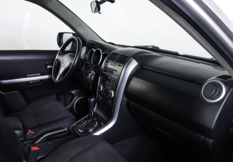 Подержанный автомобиль Suzuki Grand Vitara 2008 года (11 фото)