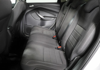 Подержанный автомобиль Ford Kuga 2015 года (9 фото)