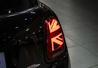 Подержанный автомобиль MINI Hatch 2019 года (13 фото)