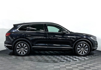 Подержанный автомобиль Volkswagen Touareg 2019 года (4 фото)