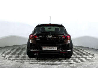 Подержанный автомобиль Opel Astra Hatchback 2013 года (6 фото)