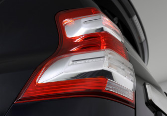 Подержанный автомобиль Toyota Land Cruiser Prado 2016 года (23 фото)