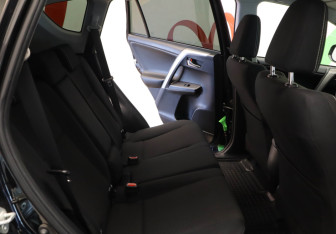 Подержанный автомобиль Toyota RAV4 2018 года (21 фото)