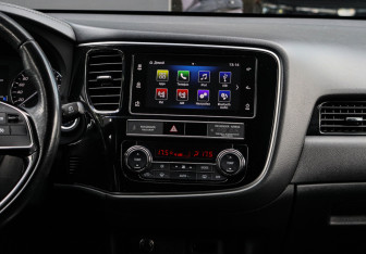 Подержанный автомобиль Mitsubishi Outlander 2019 года (10 фото)