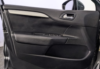 Подержанный автомобиль Citroen C4 Sedan 2017 года (19 фото)