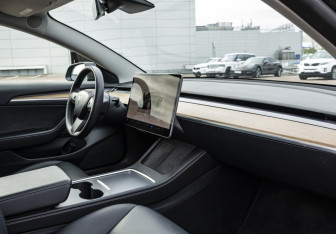 Подержанный автомобиль Tesla Model 3 2022 года (12 фото)