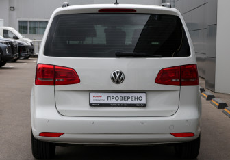 Подержанный автомобиль Volkswagen Touran 2012 года (6 фото)