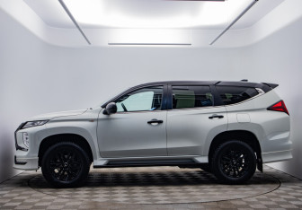 Подержанный автомобиль Mitsubishi Montero Sport 2022 года (8 фото)