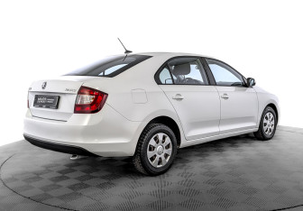Подержанный автомобиль Skoda Rapid Liftback 2019 года (5 фото)