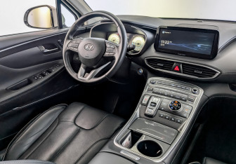 Подержанный автомобиль Hyundai Santa Fe 2021 года (30 фото)