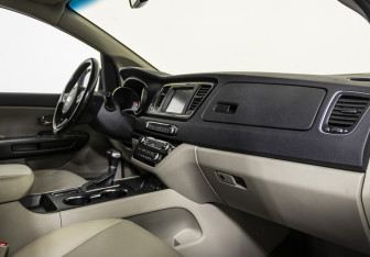 Подержанный автомобиль Kia Carnival 2018 года (14 фото)