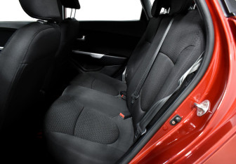 Подержанный автомобиль Kia Rio Hatchback 2014 года (11 фото)