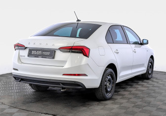 Подержанный автомобиль Skoda Rapid Liftback 2022 года (5 фото)