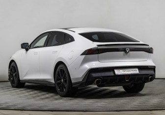 Подержанный автомобиль Changan UNI-V 2023 года (7 фото)