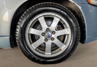 Подержанный автомобиль Volvo S40 2011 года (18 фото)