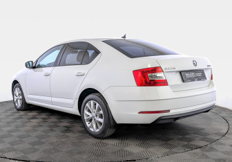 Подержанный автомобиль Skoda Octavia Liftback 2018 года (7 фото)