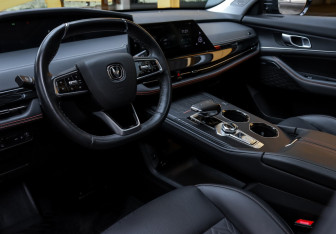 Подержанный автомобиль Changan UNI-K 2024 года (14 фото)