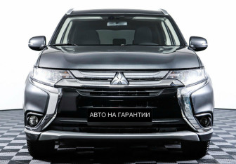 Подержанный автомобиль Mitsubishi Outlander 2017 года (2 фото)