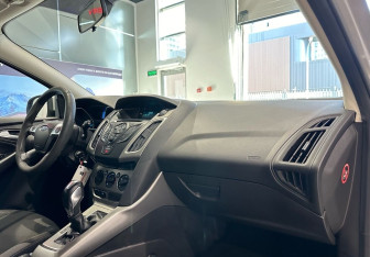 Подержанный автомобиль Ford Focus Hatchback 2014 года (11 фото)