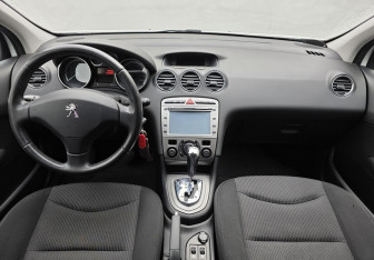 Подержанный автомобиль Peugeot 408 2013 года (11 фото)