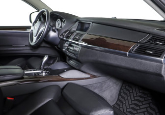 Подержанный автомобиль BMW X6 2013 года (11 фото)