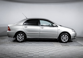 Подержанный автомобиль Toyota Corolla Sedan 2004 года (4 фото)