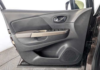 Подержанный автомобиль Renault Kaptur 2019 года (19 фото)